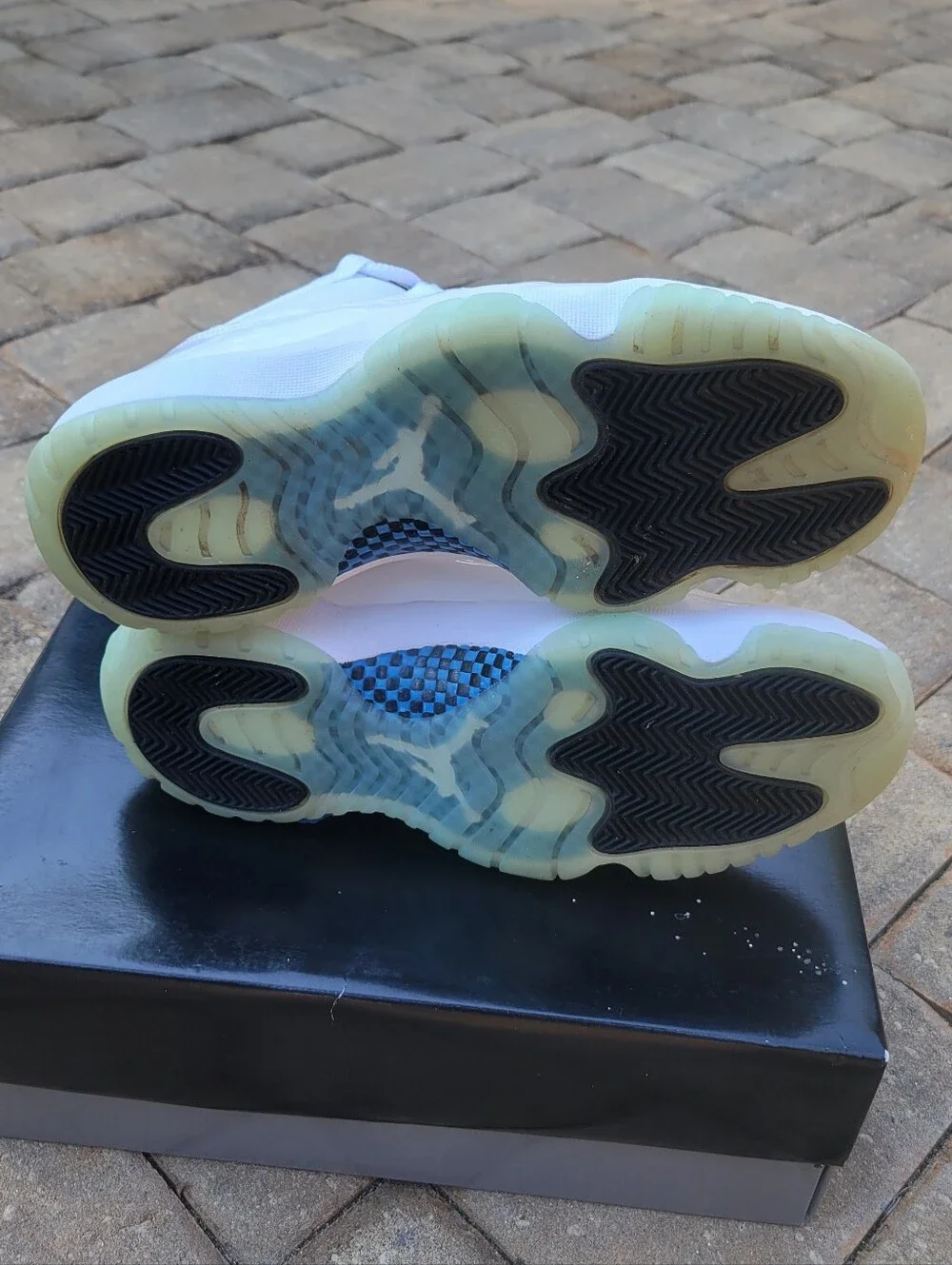 Jordan 11 Retro  Low 'Legend Blue'